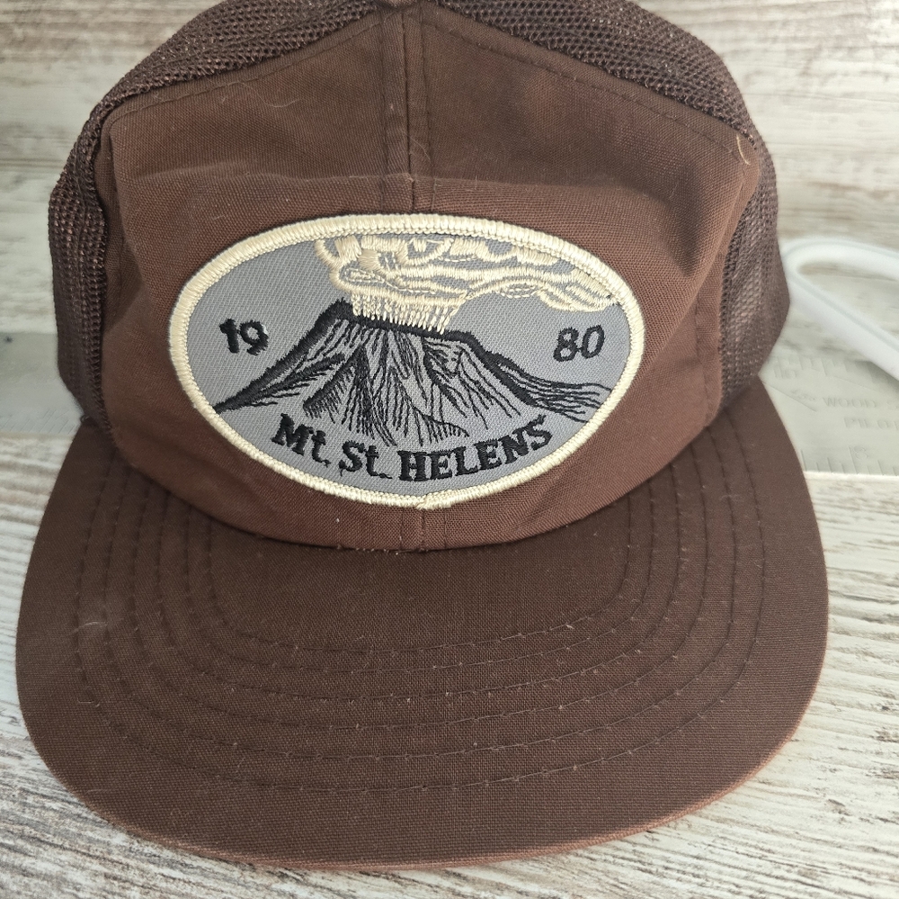 1980 Vintage Mt. St. Helens Brown Trucker Cap Snap Back - Picture 2 of 9